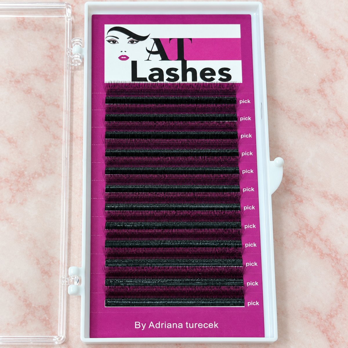 Dettaglio delle ciglia 5WU AT Lashes nella confezione