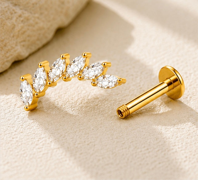 Piercing Labret Curvo con Zirconi Marquise – Titanio ASTM F-136