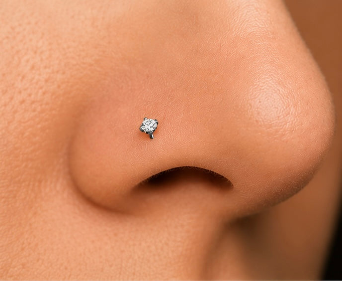 Piercing Nostril Curvo con Zircone – Titanio G23 ASTM F136