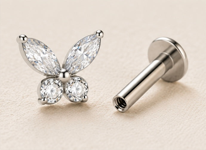 Piercing Labret Farfalla con Zirconi – Titanio ASTM F136 – Filettatura Interna