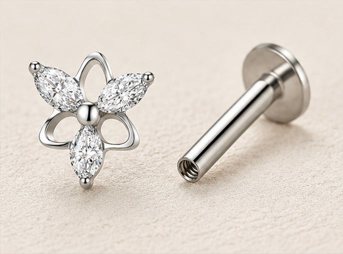 Fiore Lumina – Labret in Titanio ASTM F-136 con Filettatura Interna