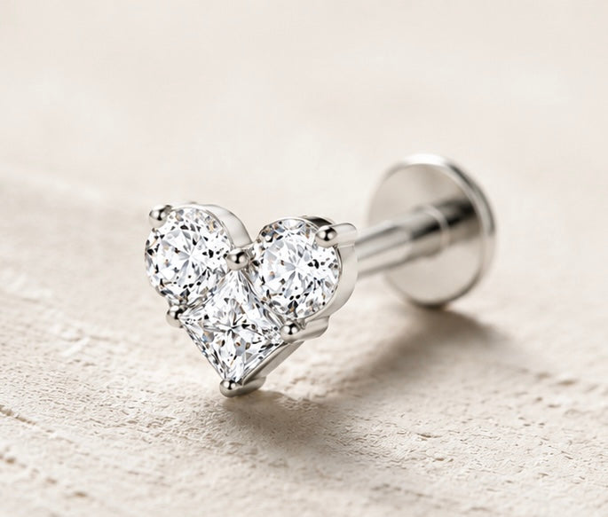 Piercing Labret Cuore con Zirconi – Titanio ASTM F136 – Filettatura Interna