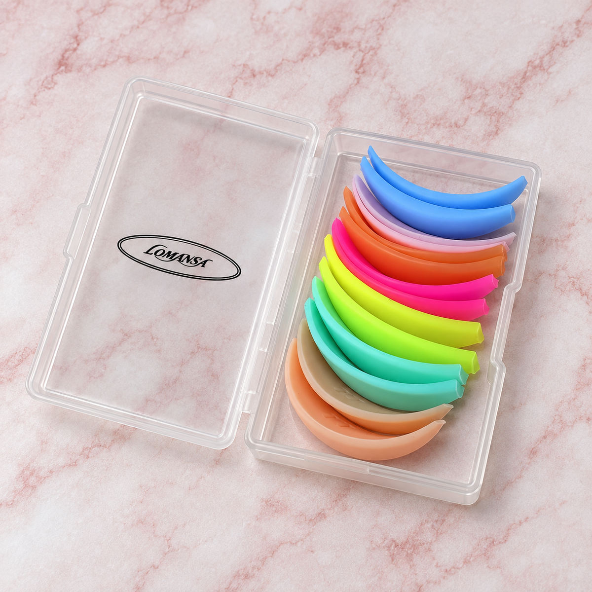 Set multicolore Lomansa per laminazione ciglia in custodia aperta su fondo rosa